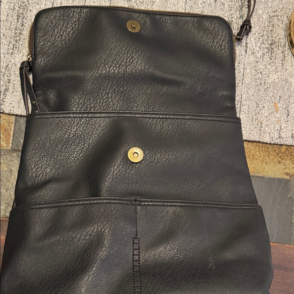 Elegant Black Leather Messenger Bag